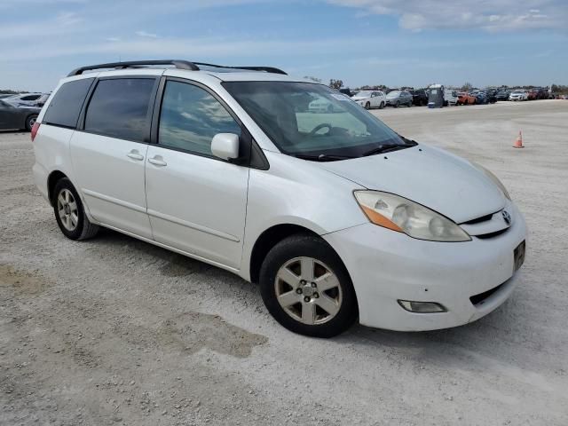 2010 Toyota Sienna XLE