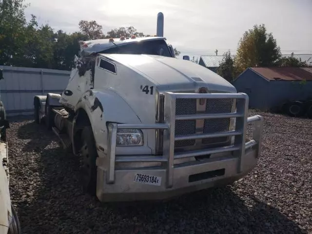 2023 Kenworth Construction T880