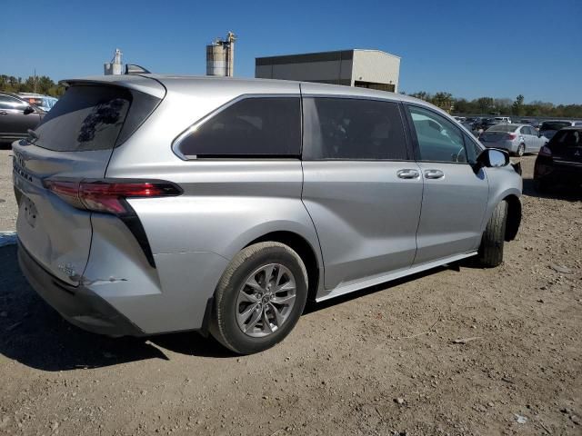 2022 Toyota Sienna LE