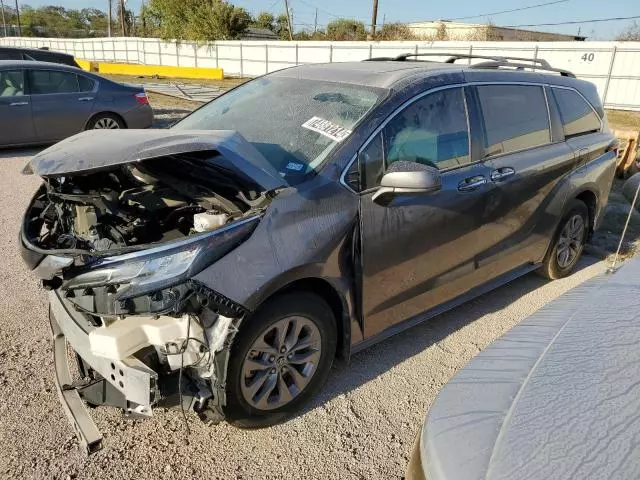 2022 Toyota Sienna XLE