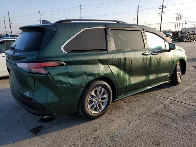 2021 Toyota Sienna XLE