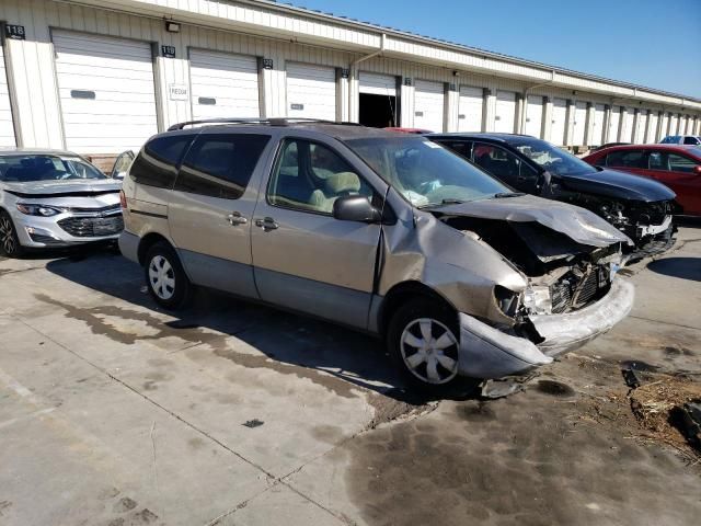 2000 Toyota Sienna LE