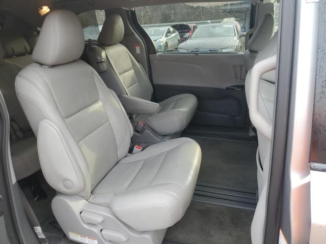 2018 Toyota Sienna XLE