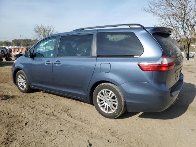 2017 Toyota Sienna XLE