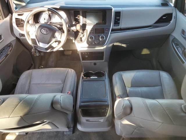 2017 Toyota Sienna XLE