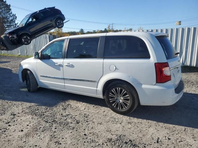 2013 Chrysler Town & Country S