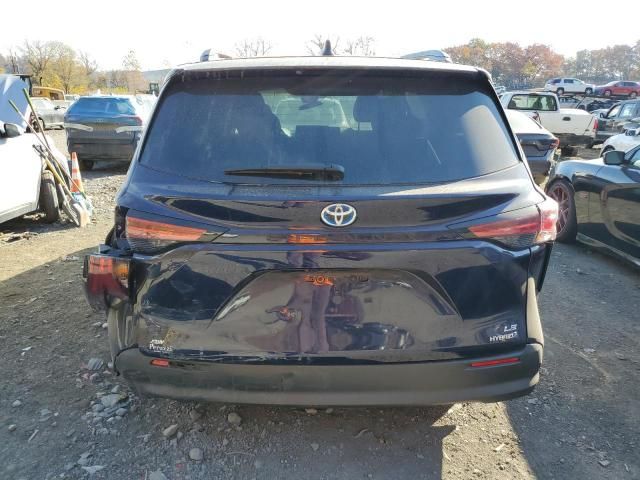 2022 Toyota Sienna LE