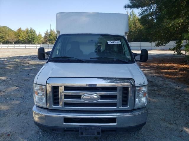 2016 Ford Econoline E350 Super Duty Cutaway Van