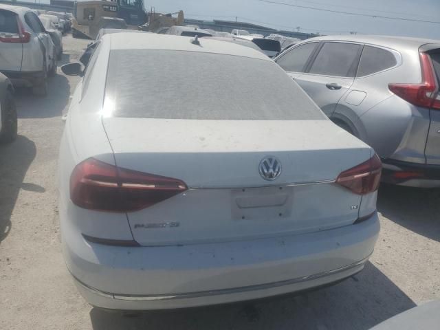 2018 Volkswagen Passat SE