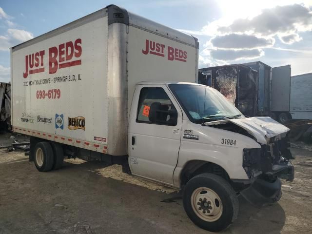 2022 Ford Econoline E450 Super Duty Cutaway Van