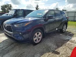 Flood-damaged cars for sale at auction: 2022 Toyota Highlander L