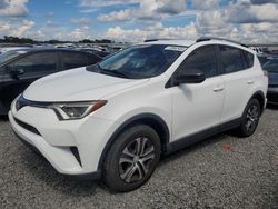 Carros salvage para piezas a la venta en subasta: 2017 Toyota Rav4 LE