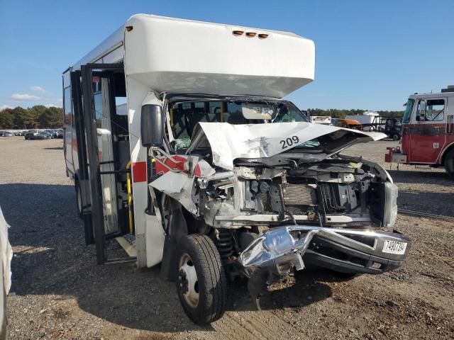 2012 Ford Econoline E450 Super Duty Cutaway Van