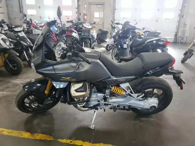 2023 Moto Guzzi V100 Mandello S