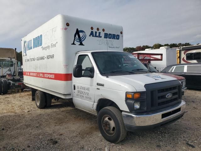 2015 Ford Econoline E350 Super Duty Cutaway Van