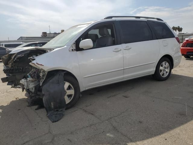 2004 Toyota Sienna XLE