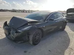 Tesla Vehiculos salvage en venta: 2018 Tesla Model 3