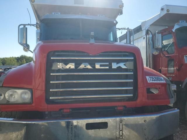 2015 Mack 700 GU700