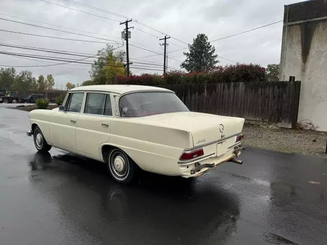 1967 Mercedes-Benz 200