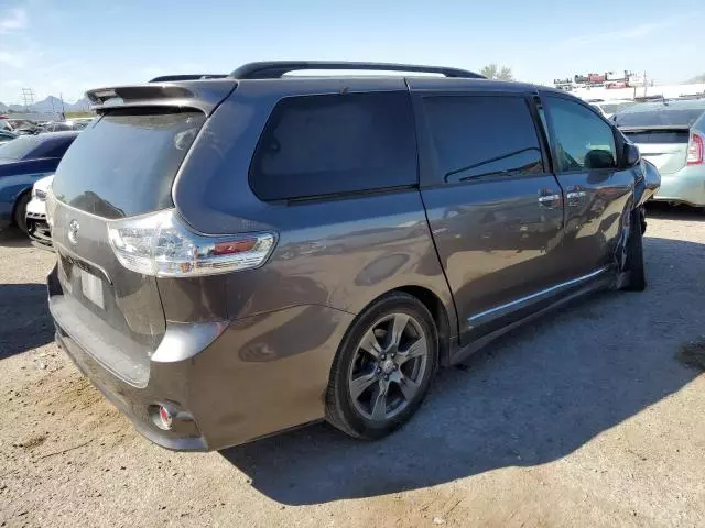 2017 Toyota Sienna SE