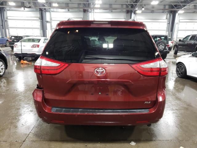 2016 Toyota Sienna XLE