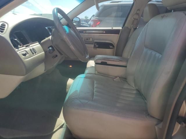 2004 Lincoln Town Car Executive