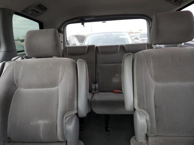 2004 Toyota Sienna CE