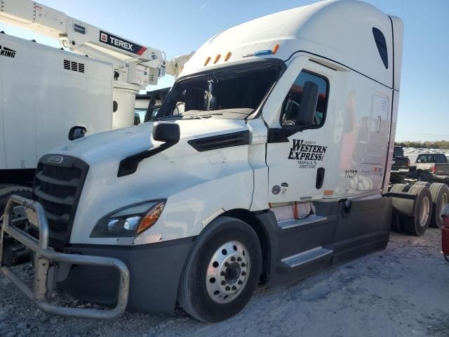 2021 Freightliner Cascadia 126