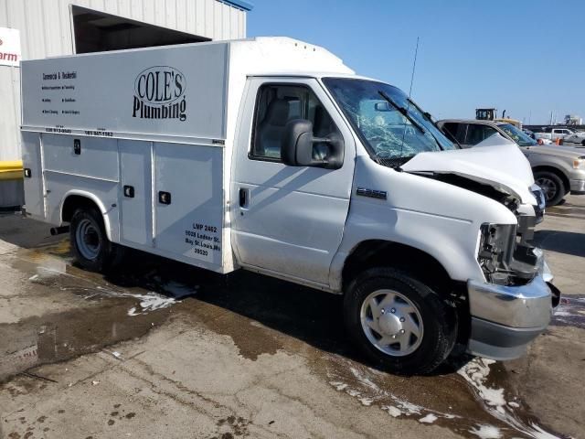 2021 Ford Econoline E350 Super Duty Cutaway Van