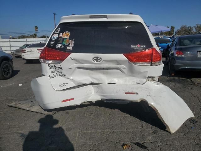 2014 Toyota Sienna LE