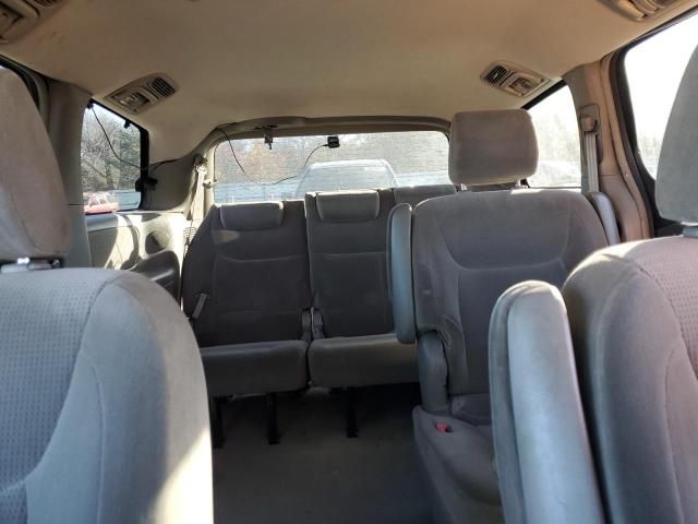 2004 Toyota Sienna CE