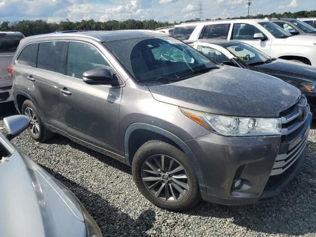 2017 Toyota Highlander SE