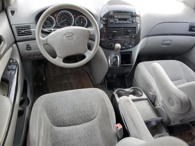 2005 Toyota Sienna CE