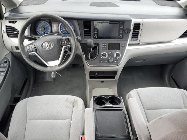 2019 Toyota Sienna LE