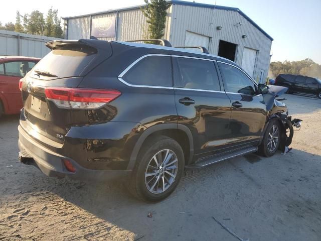 2017 Toyota Highlander SE