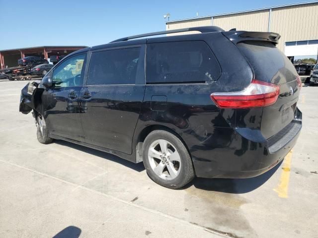 2019 Toyota Sienna LE