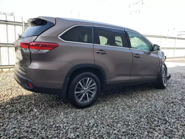 2019 Toyota Highlander SE