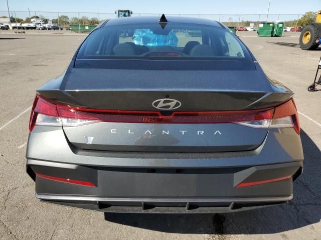 2025 Hyundai Elantra SE