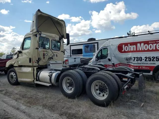 2020 Freightliner Cascadia 126