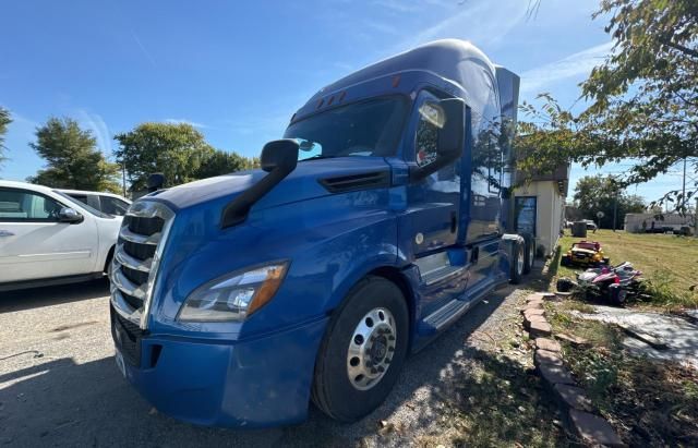 2020 Freightliner Cascadia 126