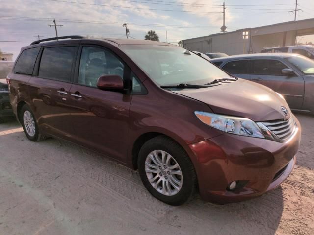 2017 Toyota Sienna XLE