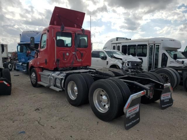 2020 Freightliner Cascadia 126