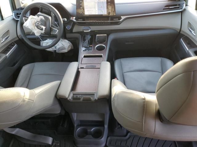 2021 Toyota Sienna XLE