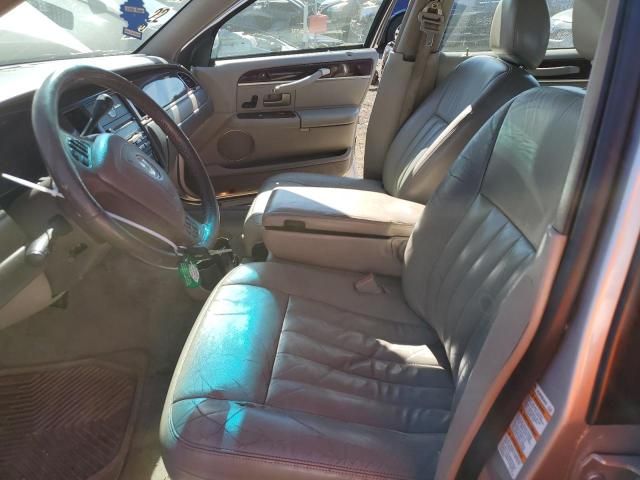 2004 Lincoln Town Car Executive