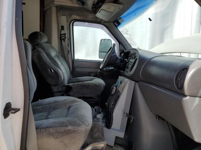 2003 Ford Econoline E450 Super Duty Cutaway Van