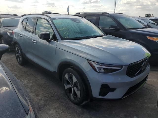 2024 Volvo XC40 Core