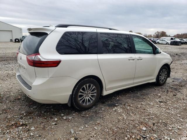 2020 Toyota Sienna XLE