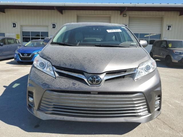 2019 Toyota Sienna XLE