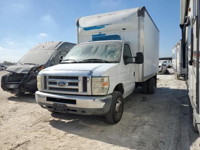 2010 Ford Econoline E450 Super Duty Cutaway Van