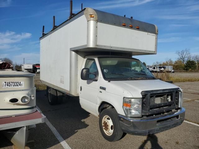 2010 Ford Econoline E350 Super Duty Cutaway Van